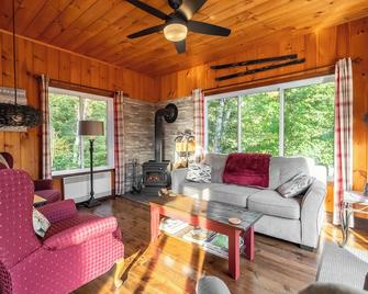Red Pines Lodge | Spa | Bbq | Riverside - Saint-Alexis-des-Monts - Salon
