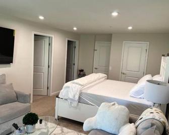 Luxury Home1\n - Hanover - Bedroom