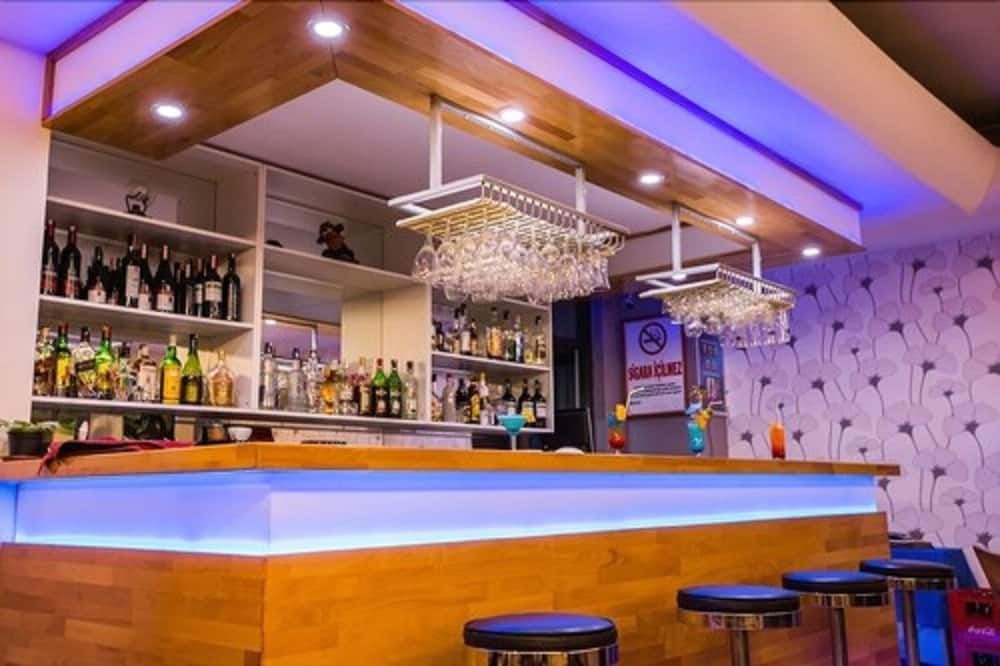Derici Hotel - קושאדסי - בר