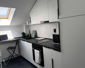 Charming 2-bedroom apartment with AC, WiFi in lovely Cluj-Napoca - Klausenburg - Küche