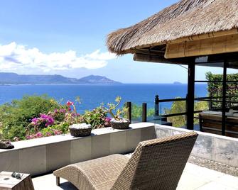 Bloo Lagoon Village - Manggis - Balcon