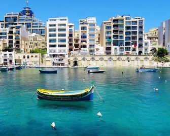 Modern Apartment in the Best Location, Perfect for Families - Tas-Sliema - Extérieur