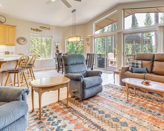 Golf & Mountain Views - Retreat in Clio - Clio - Living room