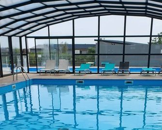 'Between Vineyards And Thau Oyster Beds' - Pomérols - Piscine