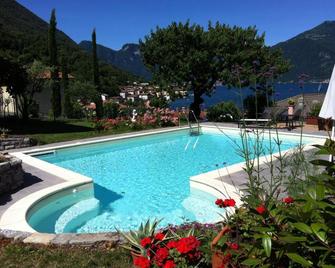 B&B Cherry En Rose - Lezzeno - Piscina
