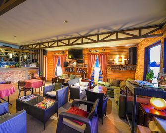 San Art Floating Hostel & Apartments - Belgrad - Bar