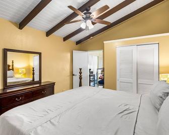 A Getaway From Your Getaway 1 Bedroom Condo by RedAwning - Christiansted - Habitación