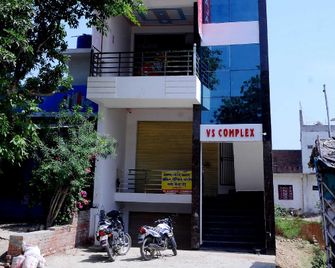 Spot On Rj Palace - Etāwah - Building