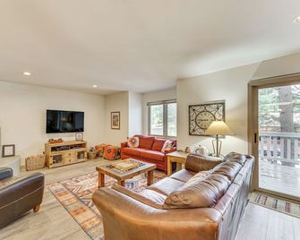 Half Mi to Angel Fire Resort: Townhome w/ Grill! - Angel Fire - Sala de estar