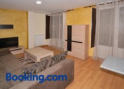 Apartamentos Turisticos Dormi2 - Zamora - Living room