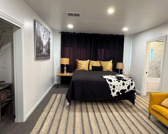 Elegant Modern Winslow Home - Вінслов - Спальня