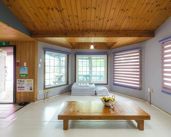 Skystarsea Pension - Muan - Living room