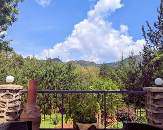 Lawns Hotel - Lushoto - Balcón