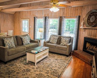 Pine Mountain Club Chalets Resort - Pine Mountain - Sala de estar