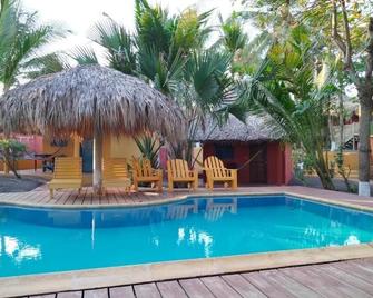 Hotel Pez de Oro - Monterrico - Piscina