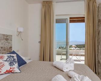 Mercury Beach Hotel - Sant'Antioco - Bedroom