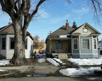 Your Private Suite right Downtown. Walk to Everything, EV Charger. - Bozeman - Building