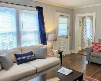 Cozy Blue Cottage 2br/1ba - Hartsville - Living room