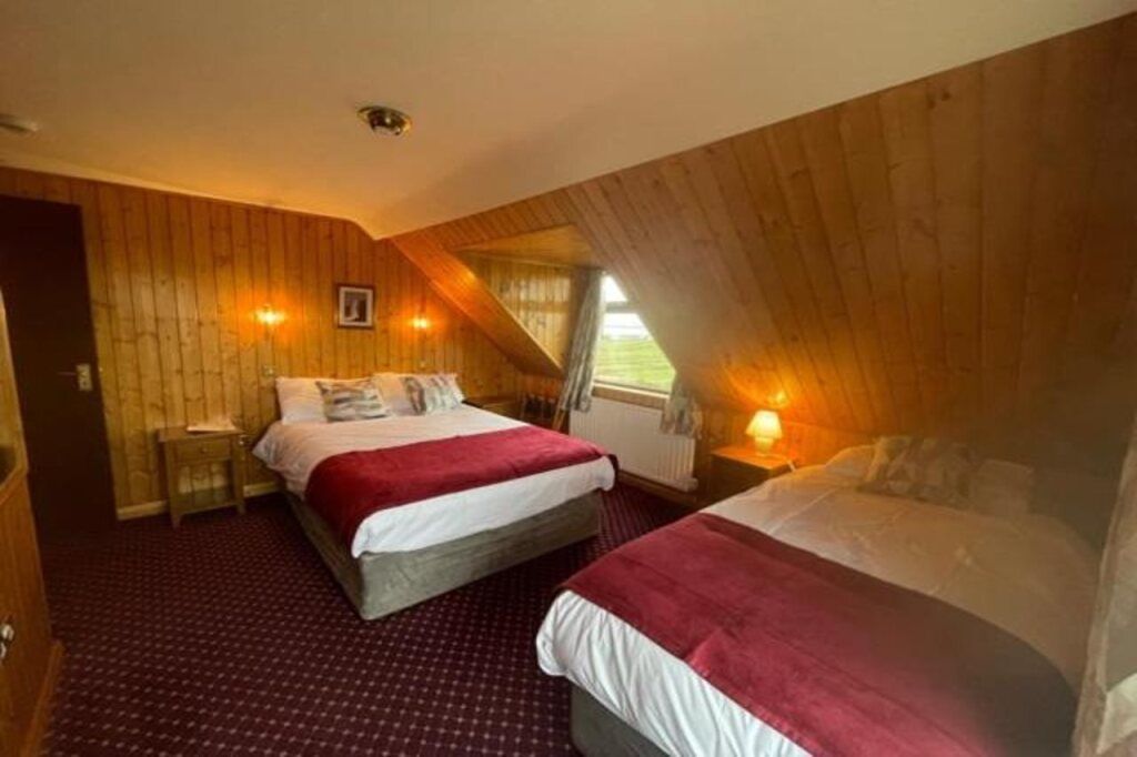 Ard Einne House Bed & Breakfast - اينيشمور - غرفة نوم