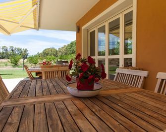 Villa Arzilla Sardegna - אלגרו - פטיו