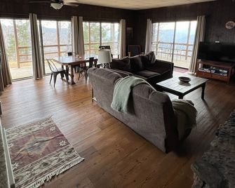 Arkansas Grand Canyon View Cabin - Jasper - Living room