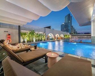 Buri Sriphu Hotel - האט יאי