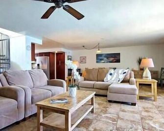 Coastal Dream Getaway 4 - Punaluu - Living room