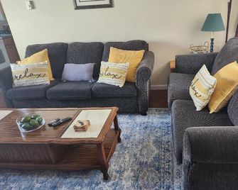 Pool side Near Bay 2-Bedroom Condo - Seaside Heights - Living room