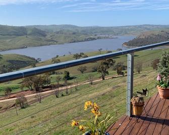 Amazing Views Pet Friendly Bed and Breakfast - Yass - Balcony