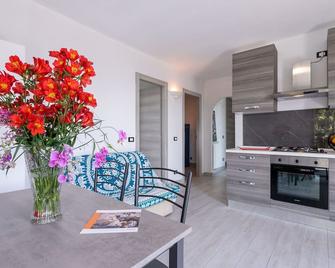 Evonium-2, Lovely 1 Br Apartment With Terrace By Halldis - Camporosso - Dining room