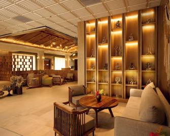 Royal Tulip Chitwan Nepal - Chitwan - Lobby