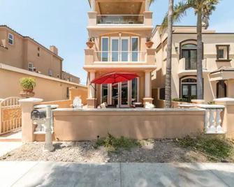 Waves & Sun- Your Huntington Beach Escape - Huntington Beach - Building
