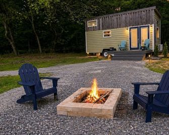Spring-Fed Creekside Tiny – Private Nature Escape Near Ky Lake - Murray - Terasa