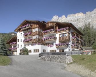 Garnì Ciasa Ai Pini - Badia/Abtei - Budynek