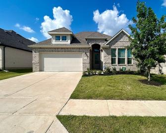 Spacious 5-bedroom house in lovely Justin with WiFi, AC - Northlake - Building