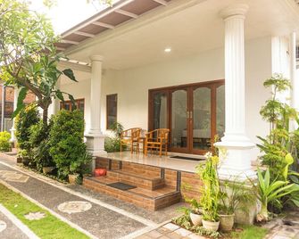 Srinadi Guest House - Buleleng - Patio