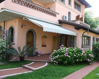 Casamare Gianluca - Massa - Budova