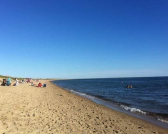 Secluded Chatham Cottage Near Hardings Beach - Chatham - Beach