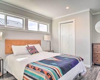 The Roadrunner - Silver City Oasis with Views! - Silver City - Bedroom