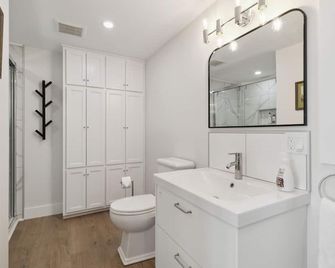 Cozy Harbour View Loft at Bells Cove - Shelburne