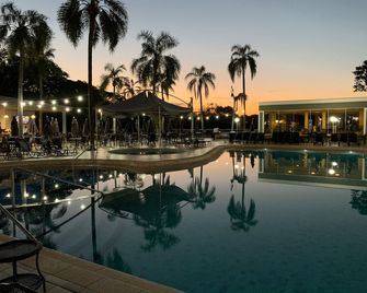 Grand Carimã Resort & Convention Center - פוז דו איגוואסו - בריכה