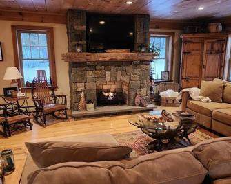 Exquisite Adirondack Home in N. Lake George, NY - Hague - Sala de estar