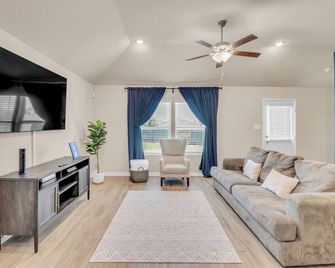 Casa Azul: Near Lackland, Seaworld, Downtown Area - San Antonio - Living room