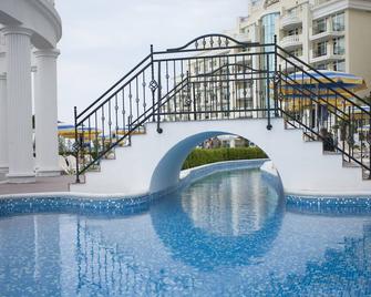 Sunset Resort - Pomorie - Piscină