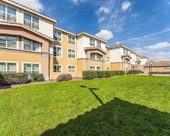 Metro Scottsdale Apartments - Scottsdale - Building