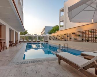 澤菲羅斯酒店 - 科斯島 - 科斯鎮 - 游泳池