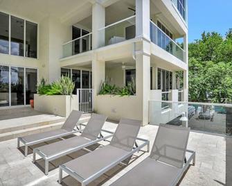 Coastal Condo Deerfield Beach Retreat 3 bed 2 bath - Deerfield Beach - Patio
