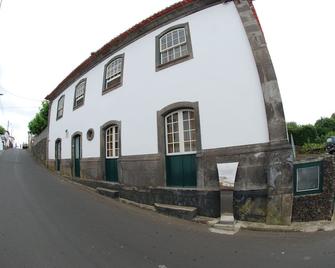 Space suitable for families, with gardens, vegetables and seasonal fruit - Praia da Vitoria - Edificio