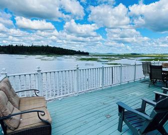 Adirondack Lakefront Getaway - Tupper Lake - Balcón