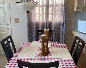 Clean, cozy, quiet 2/1. Sleeps 2 guest only - Georgetown - Jídelna
